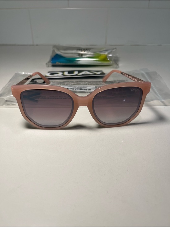Quay Australia Accessories - QUAY Coffee Run Mini - Pink frame / Brown Polarized lens Sunglasses- NWT